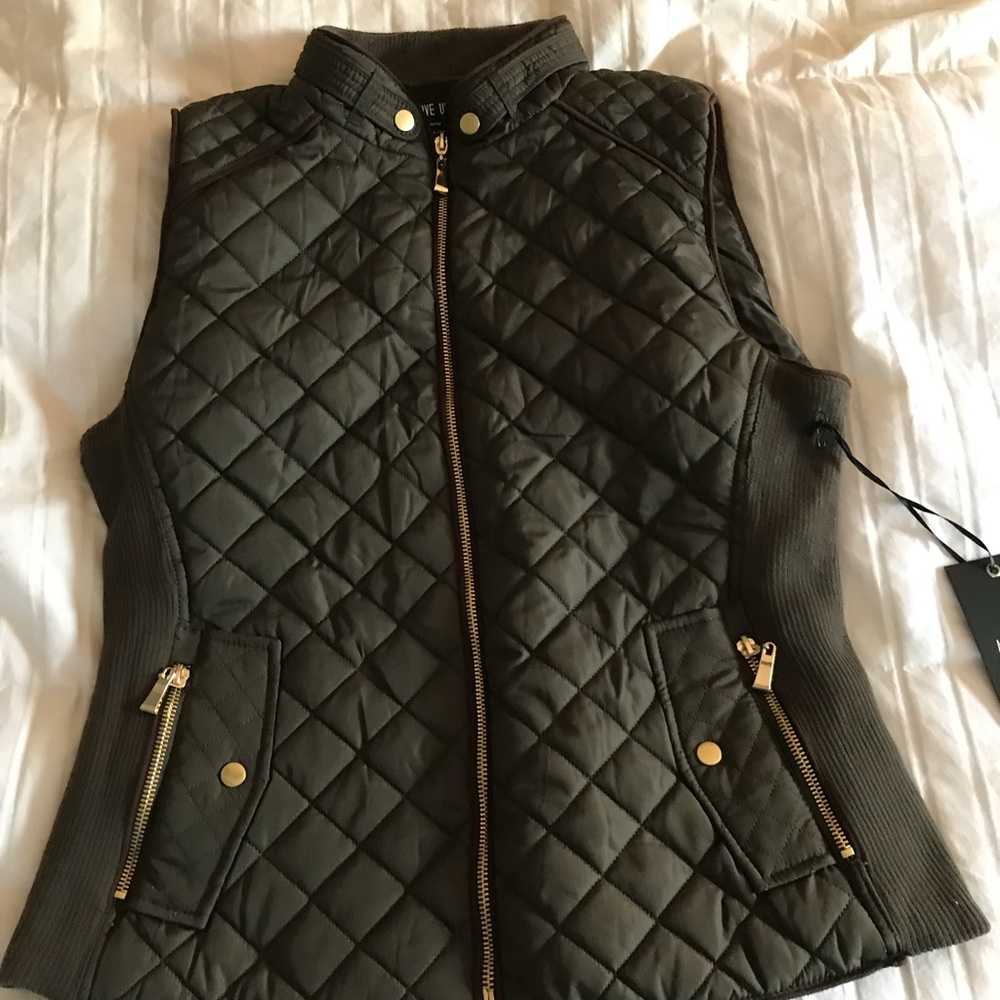 Olive green vest - size M.